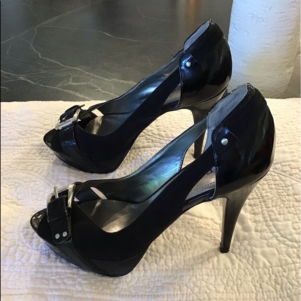 Guess black peep toe platform pump